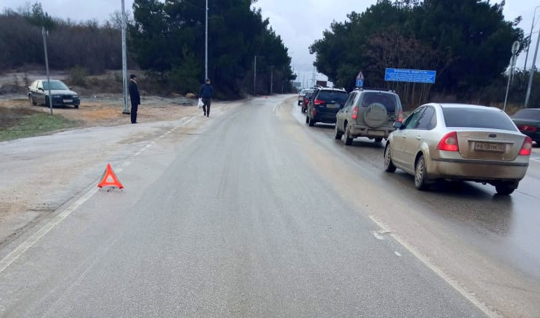 ForPost - Новости : Гололедное ДТП в Севастополе заблокировало путь в Инкерман