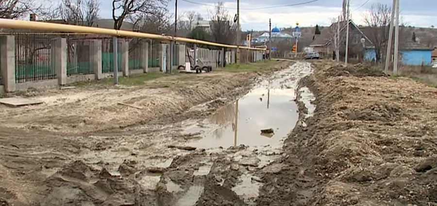 ForPost - Новости : Жителям севастопольского села Вишнёвое вместо дороги подарили канаву с грязью
