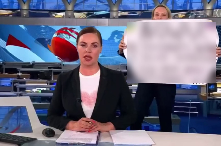 ForPost - Новости : В прямой эфир на «Первом» ворвалась девушка с антивоенным плакатом
