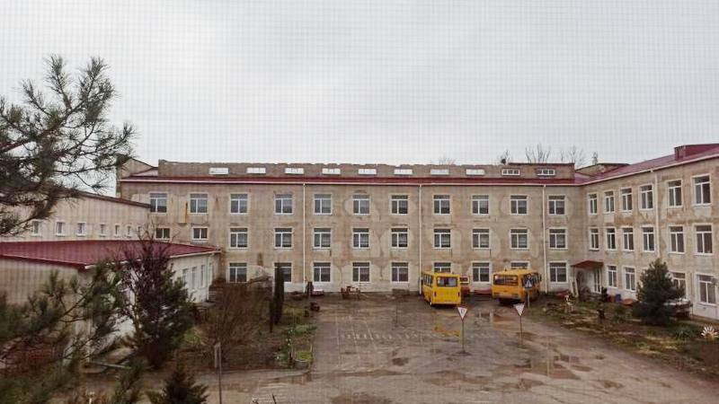 ForPost - Новости : Порывом штормового ветра со школы в крымском селе снесло кровлю