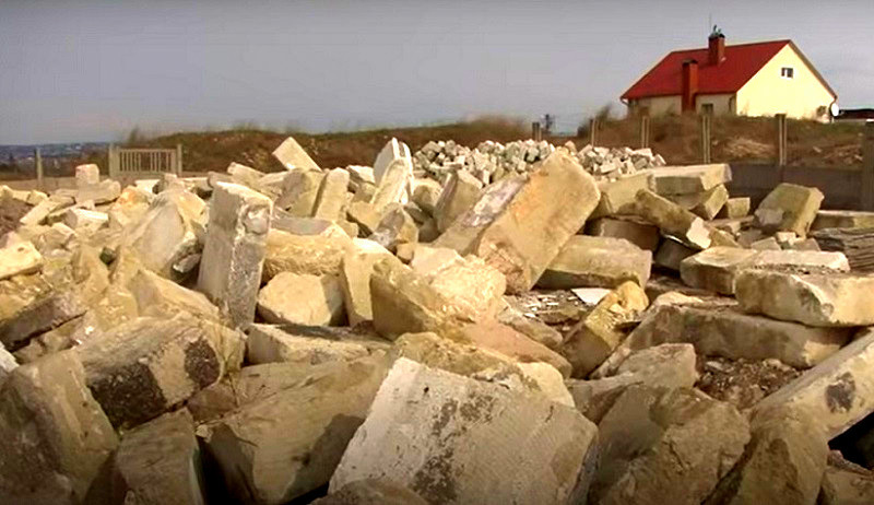 ForPost - Новости : Свалка строительных отходов в Севастополе превращается в уголовное дело 