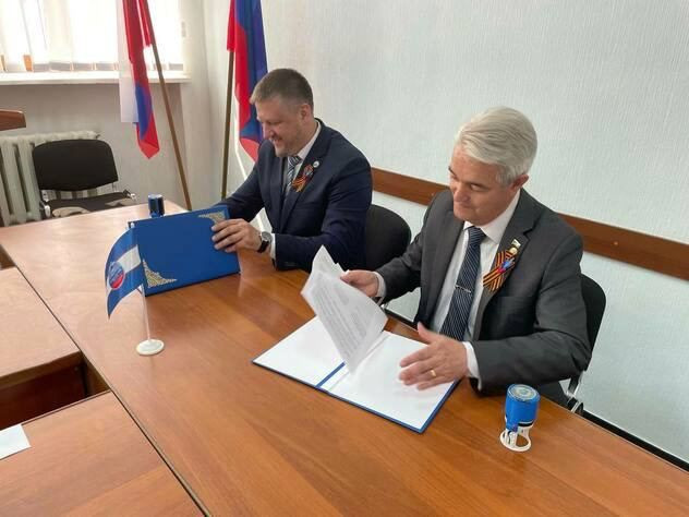 ForPost - Новости : Общественные палаты Севастополя и ЛНР подписали соглашение о сотрудничестве