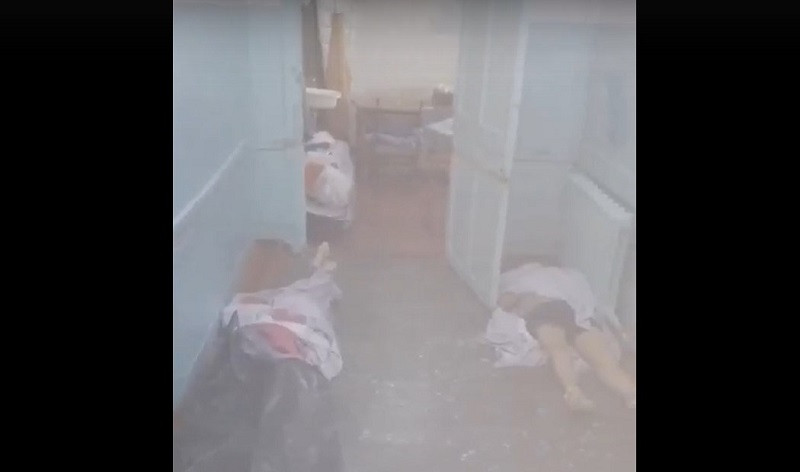 ForPost - Новости : «Прям на входе, не в холодильнике»: свалка тел в морге попала на видео