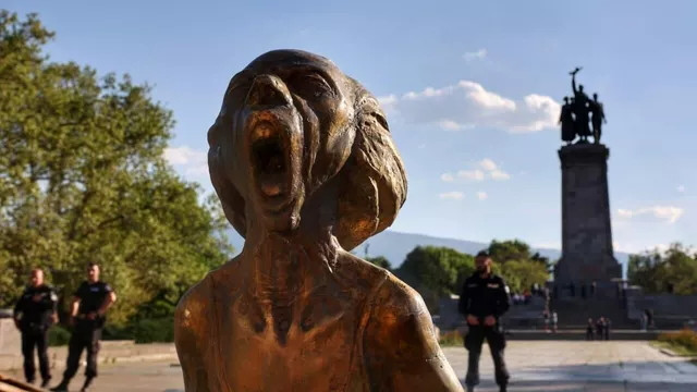 ForPost - Новости : Пользователей Сети ужаснула болгарская скульптура "Крик украинской матери"