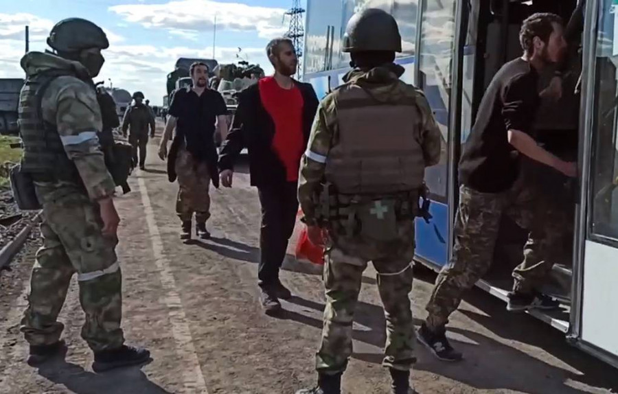 ForPost - Новости : СК допросит сдавшихся боевиков, укрывавшихся на заводе "Азовсталь" в Мариуполе