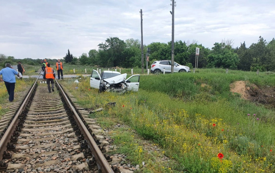 ForPost - Новости : Леди за рулем не уступила дорогу поезду в Севастополе 
