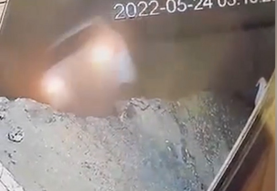 ForPost - Новости : Машина провалилась под землю, а сверху на неё упал дом