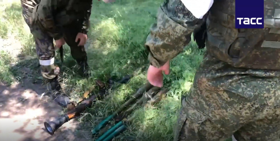 ForPost - Новости : Военная полиция России обнаружила в Херсонской области украинский схрон с оружием