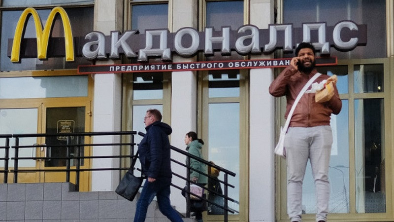 ForPost - Новости : McDonalds открывается под новым брендом, но россияне в него уже не хотят