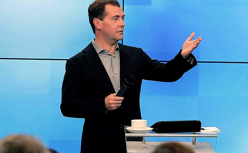 ForPost - Новости : Три версии того, что происходит с Медведевым