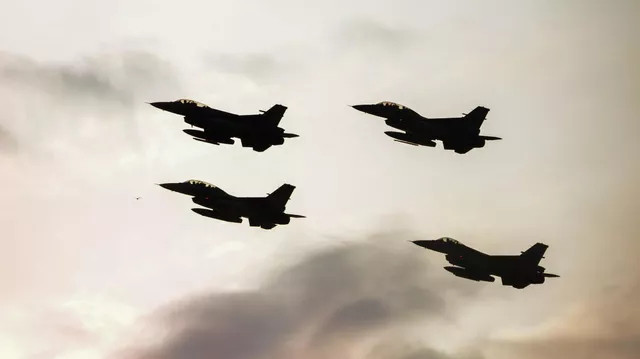 ForPost - Новости : В США внесли законопроект об обучении летчиков ВСУ на F-16