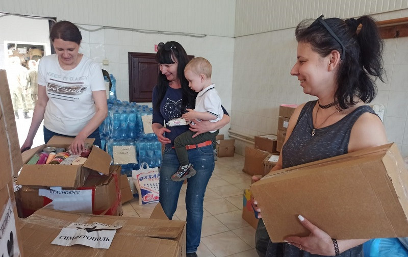 ForPost - Новости : Есть такое дело — воинам помогать: жёны крымских офицеров собирают помощь фронту