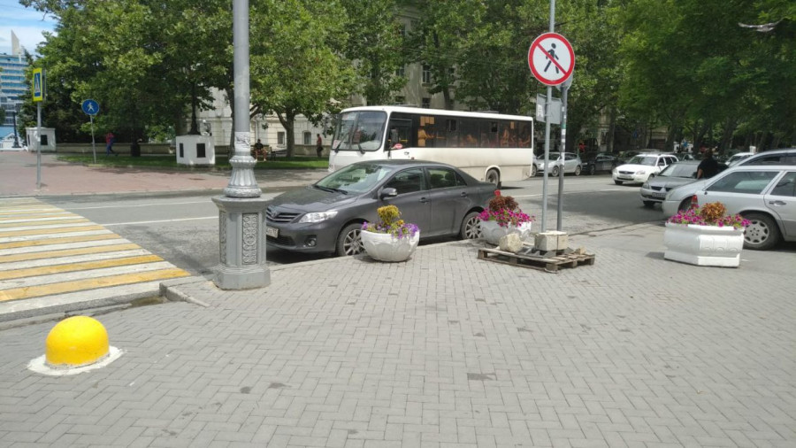 ForPost - Новости : Люди и банки оказались в заложниках красоты в центре Севастополя