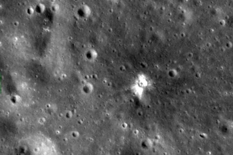 ForPost - Новости : На Луне обнаружен кратер от столкновения с «таинственным объектом» 