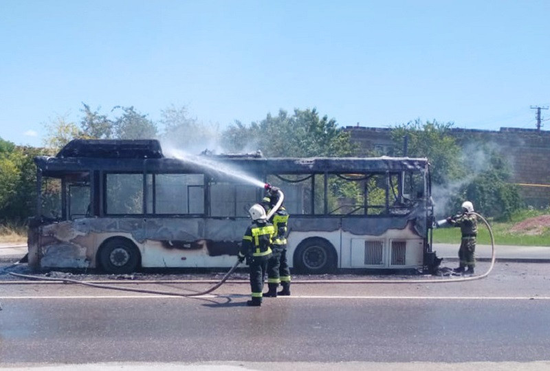 ForPost - Новости : В Симферополе загорелся автобус с пассажирами