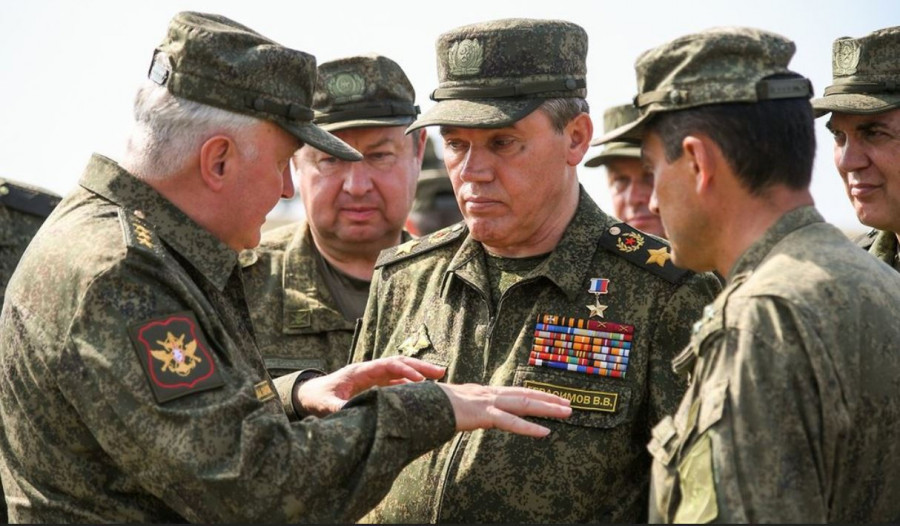 ForPost - Новости : Глава Генштаба проверил задействованных в операции на Украине военных 