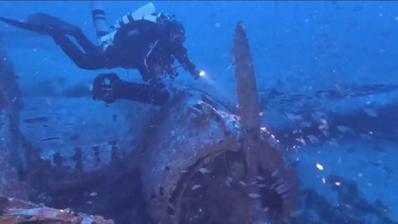 ForPost - Новости : Дайвер нашёл на морском дне бомбардировщик времён Второй мировой