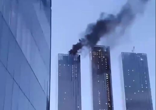 ForPost - Новости : Одна из башен Capital Towers загорелась в центре Москвы