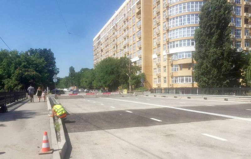 ForPost - Новости : Провал автомобильного моста в центре столицы Крыма починили за 10 дней
