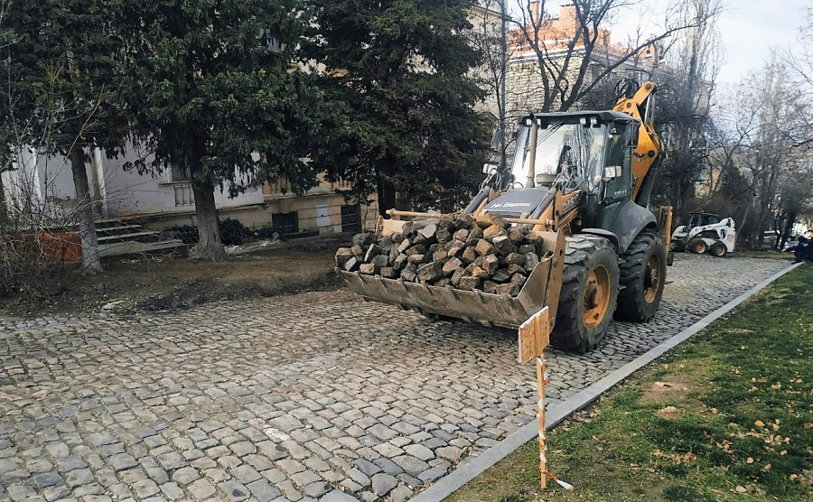 ForPost - Новости : В Севастополе закупили новую брусчатку для улицы Суворова