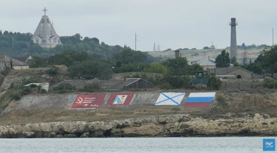 ForPost - Новости : Самое знаменитое граффити Севастополя или стояние на мысе Контрфорс