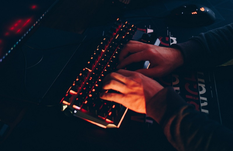 ForPost - Новости : В Ялте четырёх хакеров поймали «на горячем»