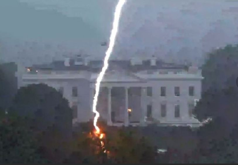 ForPost - Новости : Reuters: от удара молнии около Белого дома в Вашингтоне скончались три человека 
