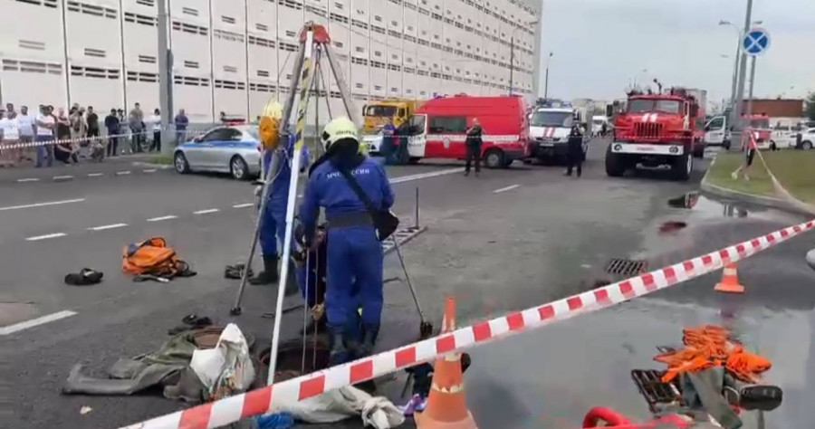 ForPost - Новости : Потоки воды смыли в колодец коллектора 12 рабочих, трое погибли