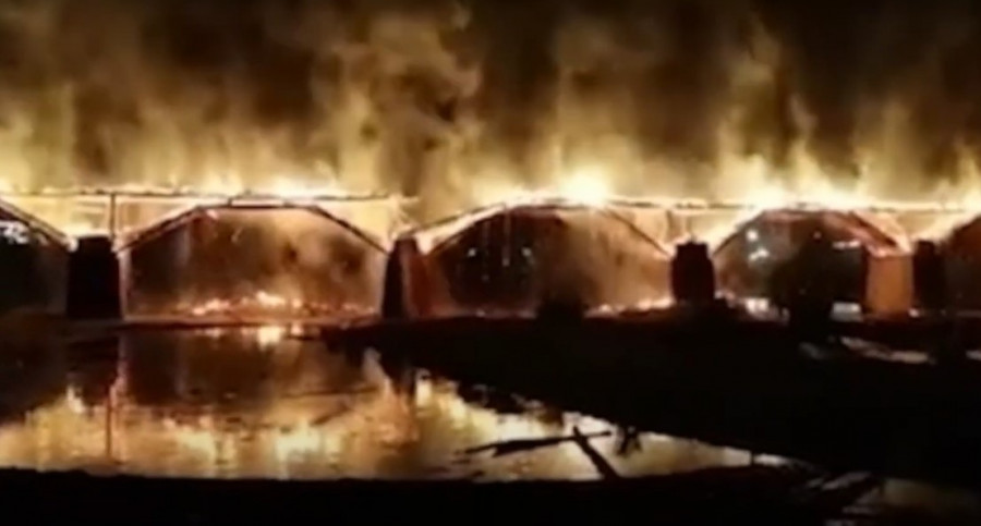 ForPost - Новости : В Китае сгорел самый длинный в стране деревянный мост