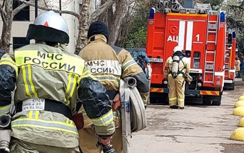 ForPost - Новости : На севере Крыма продолжают тушить пожар на складе боеприпасов