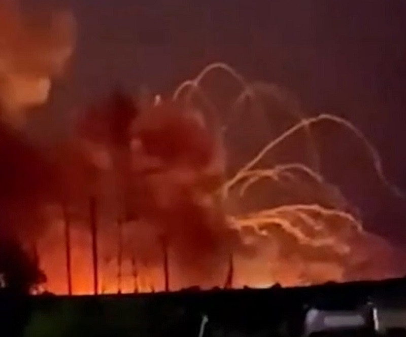 ForPost - Новости : В Белгородской области произошёл мощный пожар на складе боеприпасов