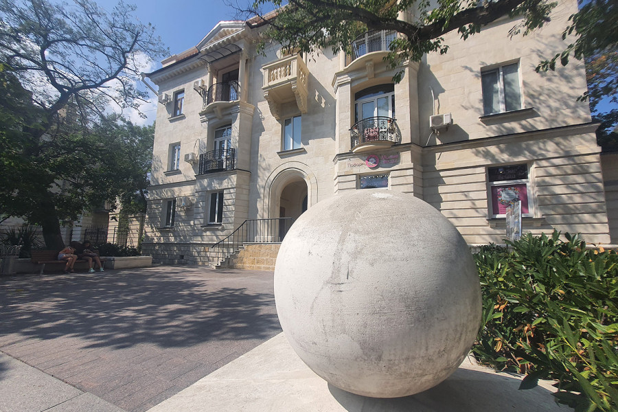 ForPost - Новости : Стоило ли делать реставрацию «дома с шариками» на Большой Морской в Севастополе?