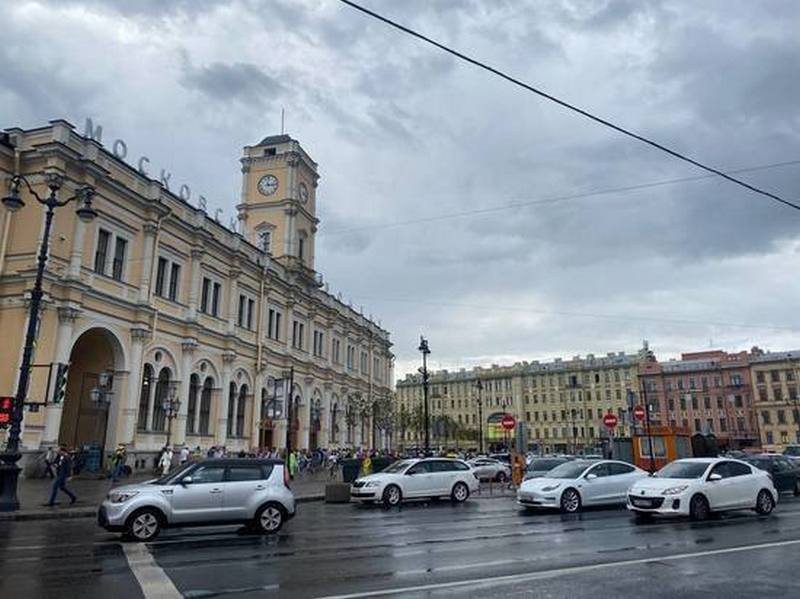 ForPost - Новости : Борис Гребенщиков решил сдать в аренду свою трёшку в центре Питера