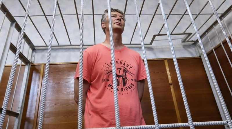ForPost - Новости : Ройзману потребовали оставить минуту в сутки на свободу