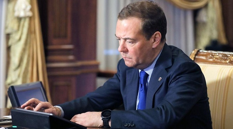 Медведев разъяснил, кто пришёл на смену «лохматому Бориске»