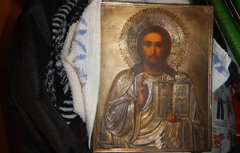 ForPost - Новости : Украинец пытался по-тихому провезти в Крым старинную икону