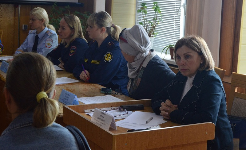 ForPost - Новости : Многодетной семье из Крыма вернули детей, но родителей поставили на учёт
