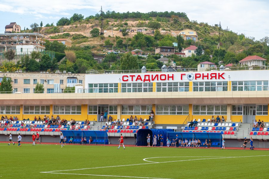 ForPost - Новости : В Севастополе открыли многострадальный стадион «Горняк» 