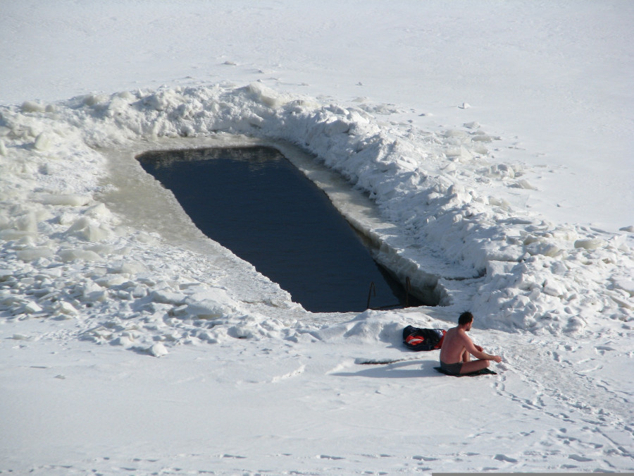 ForPost - Новости : Купание в холодной воде оказалось необычайно полезным 