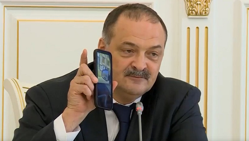 ForPost - Новости : «Вы что, дебилы?!»: глава Дагестана устроил разнос за призыв через громкоговорители