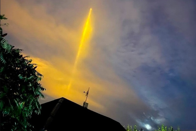 ForPost - Новости : Загадочные светящиеся столбы появились в небе над Белгородом