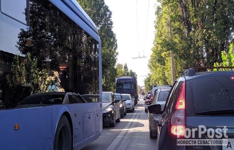 ForPost - Новости : Севастополь остановился из-за топливной паники автомобилистов