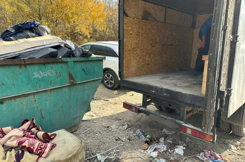 ForPost - Новости : За нелегальный сброс строительного мусора в Севастополе – авто на штрафстоянку 