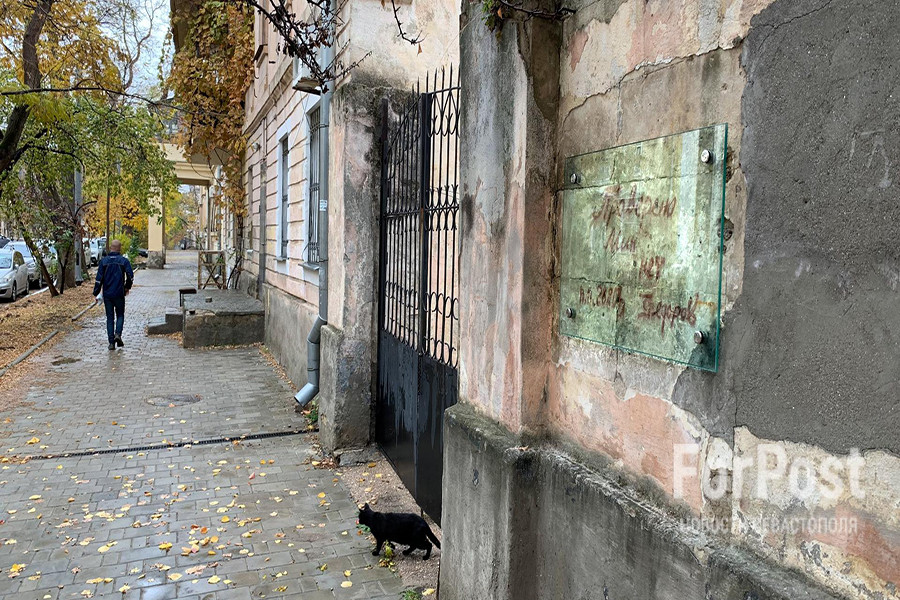 ForPost - Новости : Реликвию в центре Севастополя укрыли защитным стеклом 