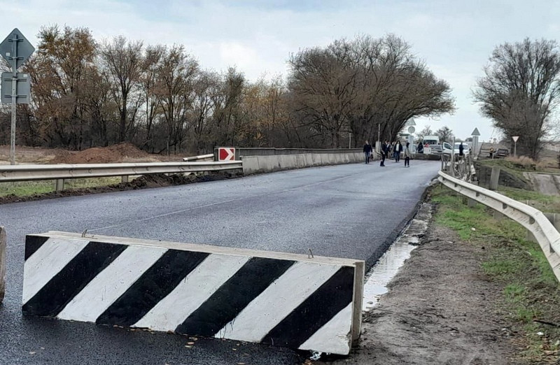 ForPost - Новости : Закрытый на ремонт мост на севере Крыма отрезал часть сёл от жизни