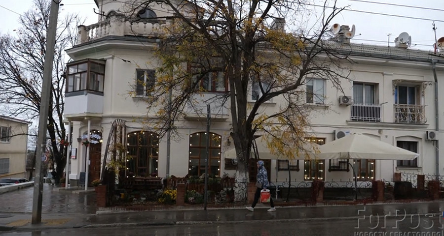 ForPost - Новости : Севастопольцы и бизнес не могут поделить дом на Корабельной стороне 