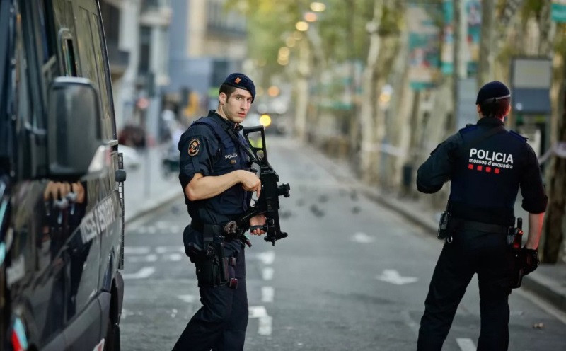 ForPost - Новости : Минобороны, авиабаза и не только: Испанию «закидали» посылками с бомбами