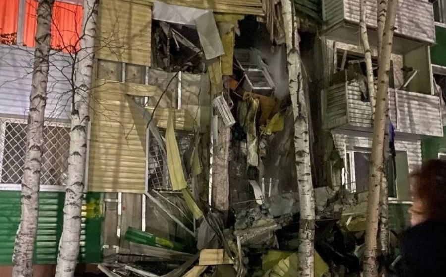 ForPost - Новости : Количество погибших в результате взрыва в доме в Нижневартовске увеличилось до двух 