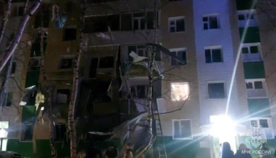 ForPost - Новости : «Дайте тишину!»: под грудами бетона взорвавшейся пятиэтажки ещё остаются люди