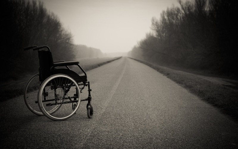 ForPost - Новости : Крымчанин решил развлечься на украденной из больницы инвалидной коляске 